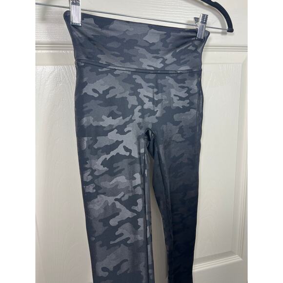 Spanx Faux Vegan Leather High Waist Black Camo Leggings Women's size XS - Picture 3 of 10